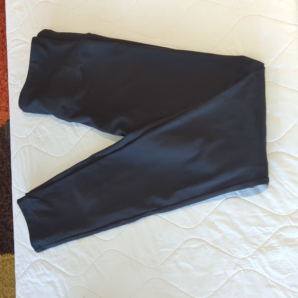 Black Bow combo  short sleeved t-shirt and leggings : Size Small - Picture 7 of 9